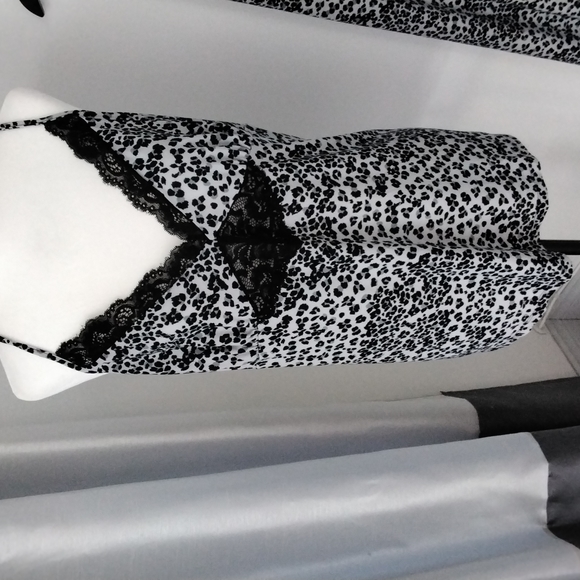 NWOT Ladies 2 piece pajama set - Picture 2 of 9